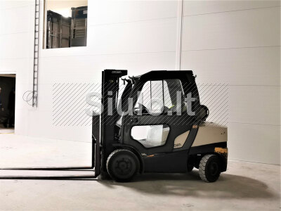 Parduodamas naudotas dujinis krautuvas CROWN C5 1050 - 3. 0 su uždara šildoma kabina